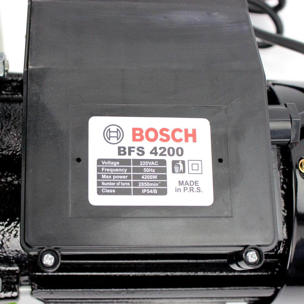 Зернодробилка Bosch BFS 4200 (4.2 кВт, 230 кг/год). Кормоподрібнювач Бош для зерна і качанів кукурудзи