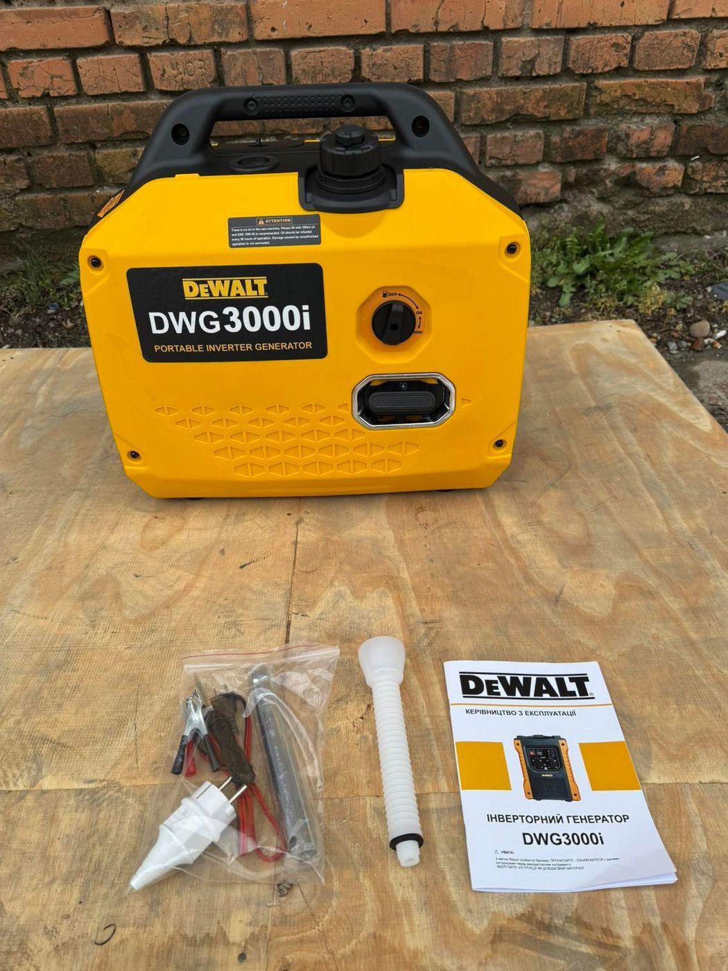 Инверторный бензиновый генератор DeWalt DWG3000i 2.8/3.0 кВт