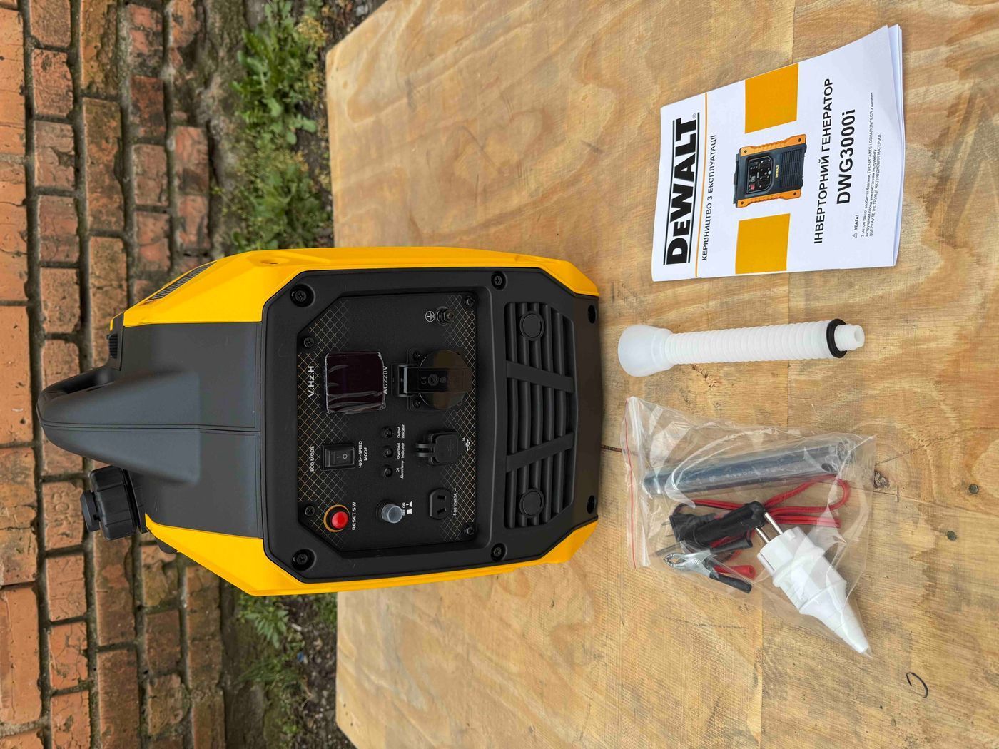 Инверторный бензиновый генератор DeWalt DWG3000i 2.8/3.0 кВт